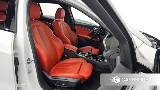 BMW 1 Series (F40) 2021 Белый из Кореи, фото 2