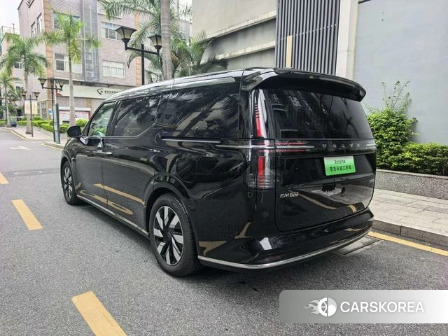 Volvo EM90 2024 Черный из Китая, фото 2