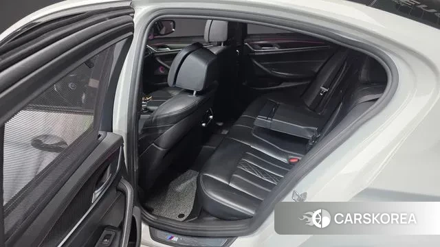 BMW 5 Series (G30) 2018 Белый из Кореи, фото 2