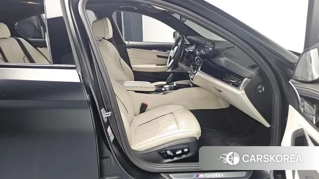 BMW 5 Series (G30) 2021 Черный из Кореи, фото 2