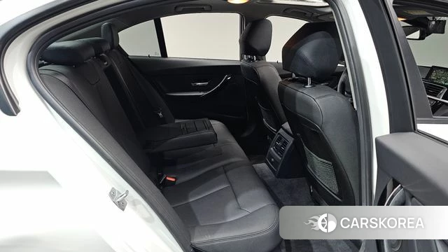 BMW 3 Series (F30) 2018 Белый из Кореи, фото 2
