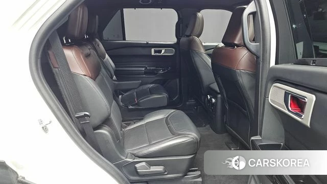 Ford Explorer 6th Generation 2022 Белый из Кореи, фото 2