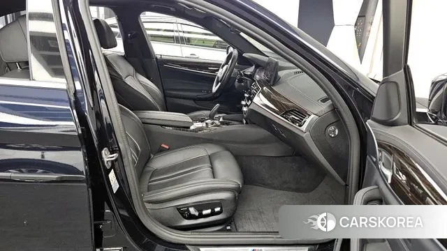 BMW 5 Series (G30) 2022 Черный из Кореи, фото 2