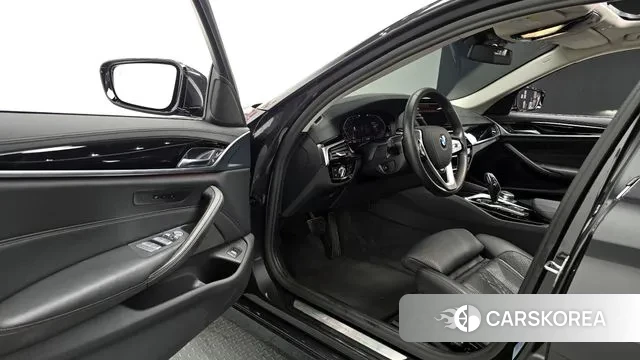 BMW 5 Series (G30) 2019 Серый из Кореи, фото 2