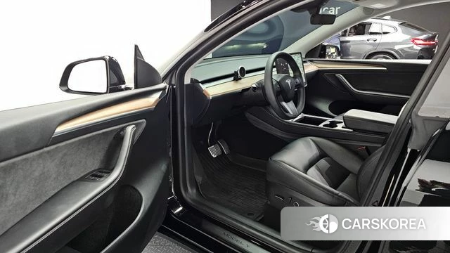 Tesla Model Y 2024 Черный из Кореи, фото 2