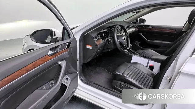 Volkswagen Passat GT (B8) 2018 Белый из Кореи, фото 2