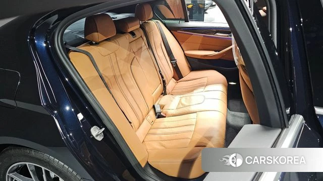 BMW 5 Series (G30) 2021 Черный из Кореи, фото 2