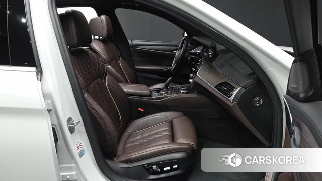 BMW 5 Series (G30) 2020 Белый из Кореи, фото 2