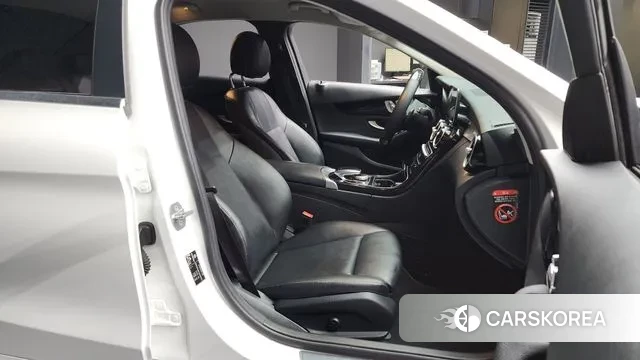 Mercedes-Benz C-Class W205 2019 Белый из Кореи, фото 2