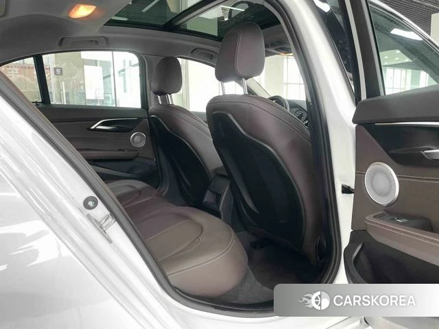 BMW 1 series 2023 Белый из Китая, фото 2