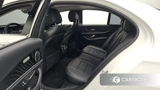 Mercedes-Benz E-Class W213 2019 Белый из Кореи, фото 2