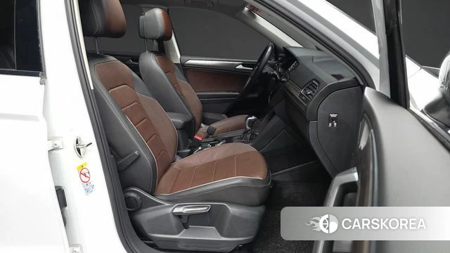 Volkswagen Tiguan Allspace 2022 Белый из Кореи, фото 2