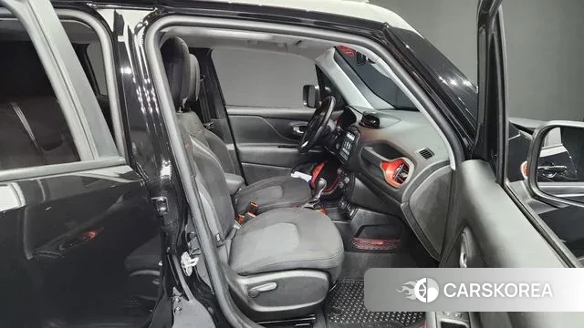 Jeep Renegade 2018 Черный из Кореи, фото 2