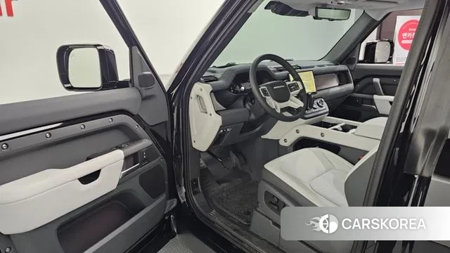 Land Rover Defender (L663) 2025 Черный из Кореи, фото 2