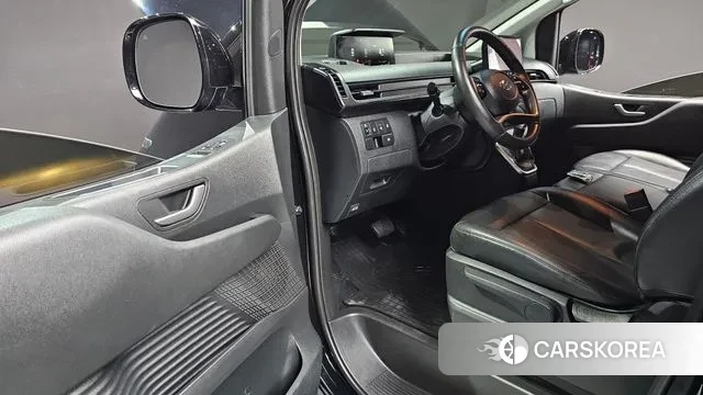 Hyundai Staria 2022 Черный из Кореи, фото 2