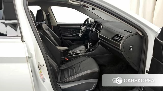 Volkswagen 7th Generation of Jetta 2023 Белый из Кореи, фото 2