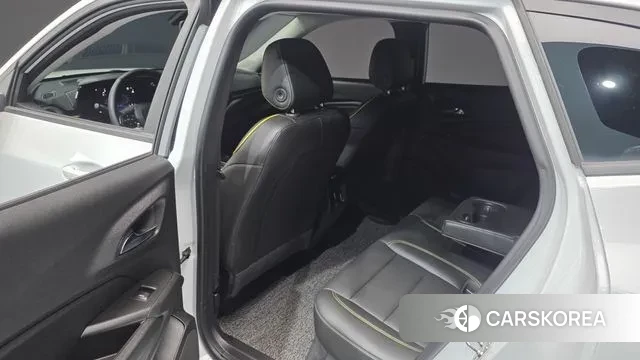 Chevrolet (GM Daewoo) Trax Crossover 2023 Белый из Кореи, фото 2