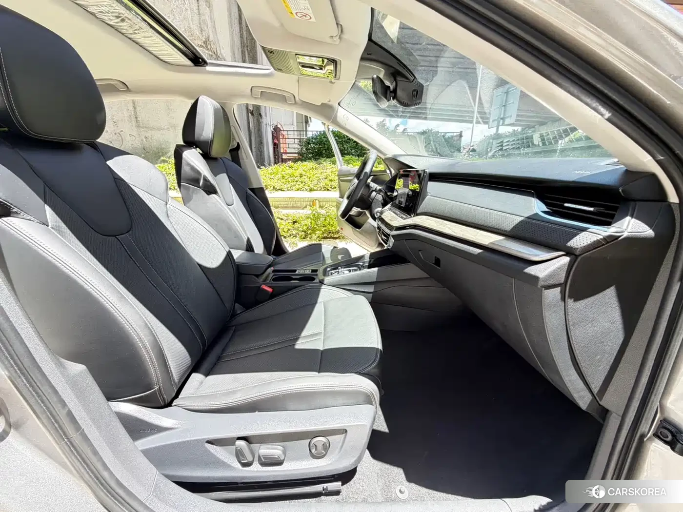 Skoda Octavia 2022 Champagne/brown из Китая, фото 2