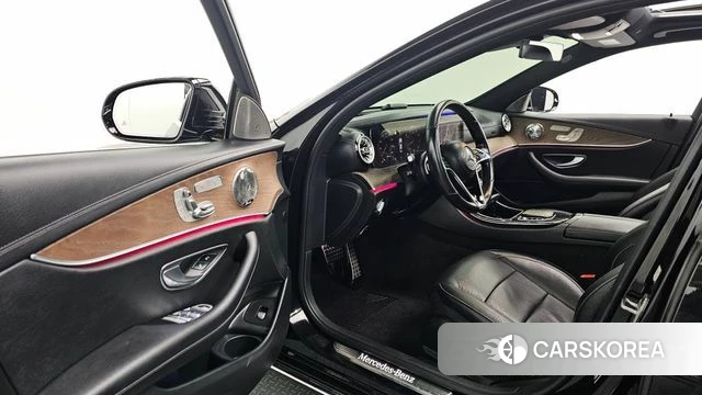 Mercedes-Benz E-Class W213 2021 Черный из Кореи, фото 2