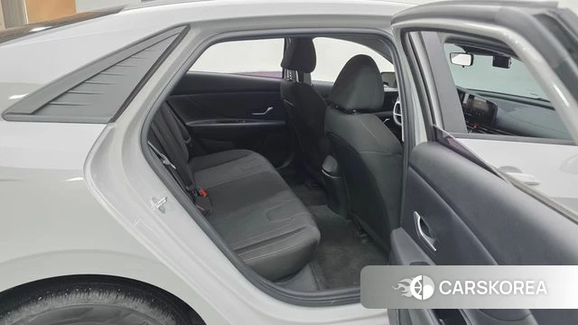 Hyundai Avante (CN7) 2021 Серебристо-серый из Кореи, фото 2