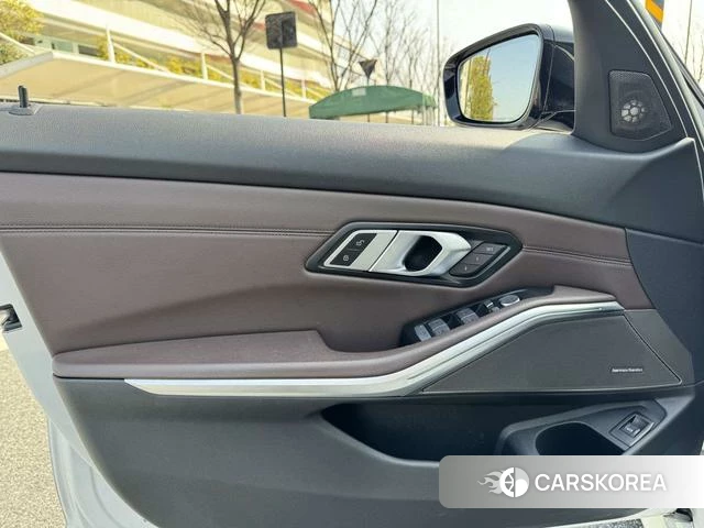 BMW 3 series 2023 Белый из Китая, фото 2