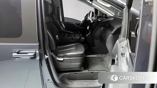 Hyundai Staria 2021 Серый из Кореи, фото 2