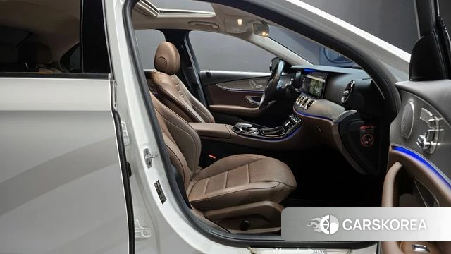 Mercedes-Benz E-Class W213 2019 Белый из Кореи, фото 2