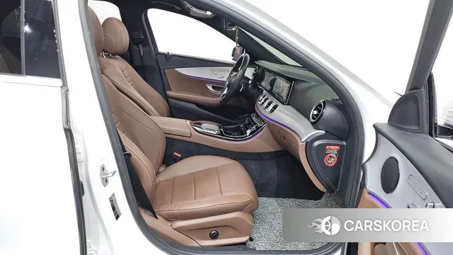 Mercedes-Benz E-Class W213 2021 Белый из Кореи, фото 2