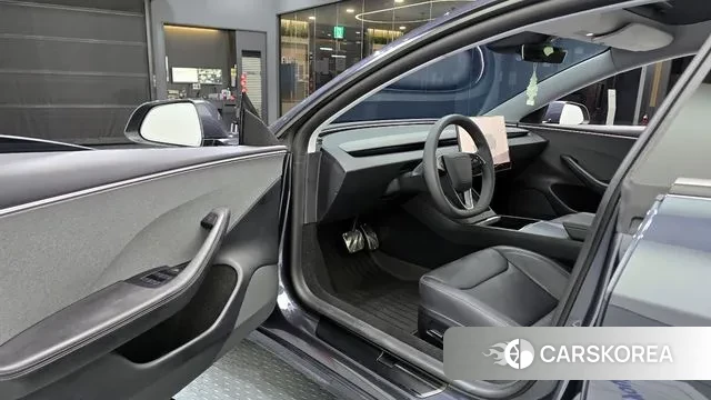 Tesla Model 3 2025 Серый из Кореи, фото 2
