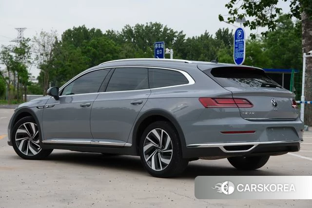 Volkswagen CC 2023 Темно-серый из Китая, фото 2