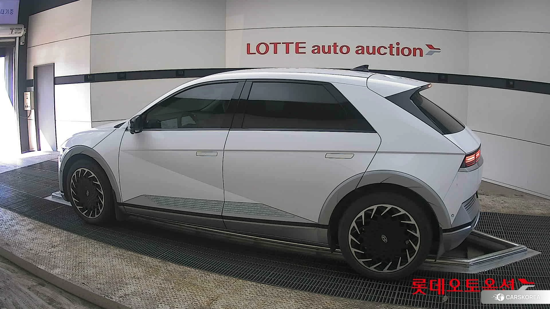 Hyundai IONIQ 5 2022 Atlas White из Кореи, фото 2