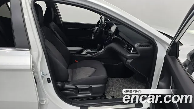 Toyota Camry (XV70) 2022 Белый из Кореи, фото 2