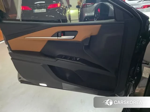 Toyota Camry (XV80) 2025 Серый из Кореи, фото 2