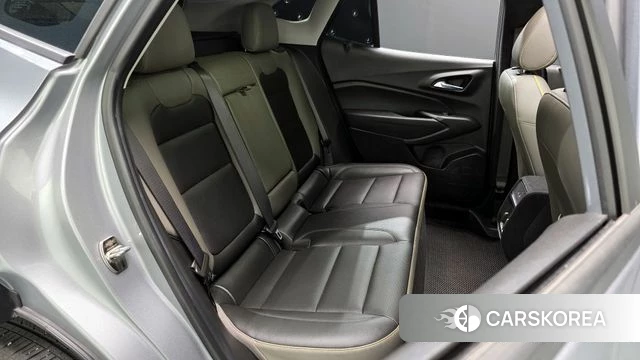 Chevrolet (GM Daewoo) Trax Crossover 2023 Серебристо-серый из Кореи, фото 2