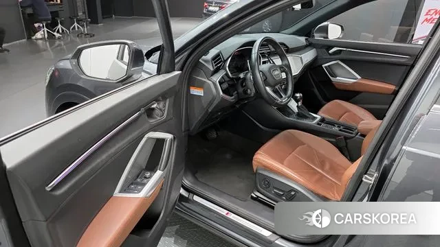 Audi Q3 (F3) 2022 Серый из Кореи, фото 2