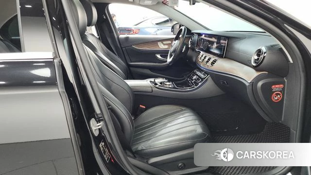 Mercedes-Benz E-Class W213 2018 Черный из Кореи, фото 2