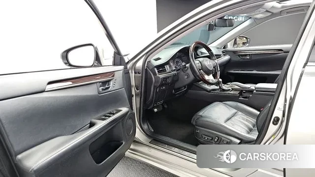 Lexus New ES300h 2018 Серый из Кореи, фото 2