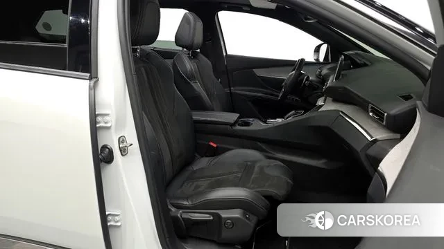 Peugeot 5008 second generation 2022 Белый из Кореи, фото 2