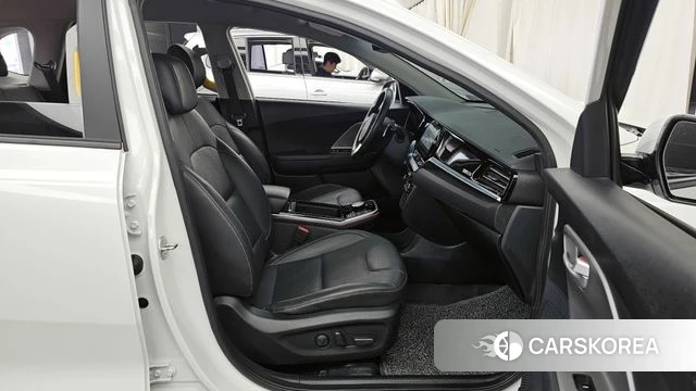 Kia Niro Plus 2023 Белый из Кореи, фото 2