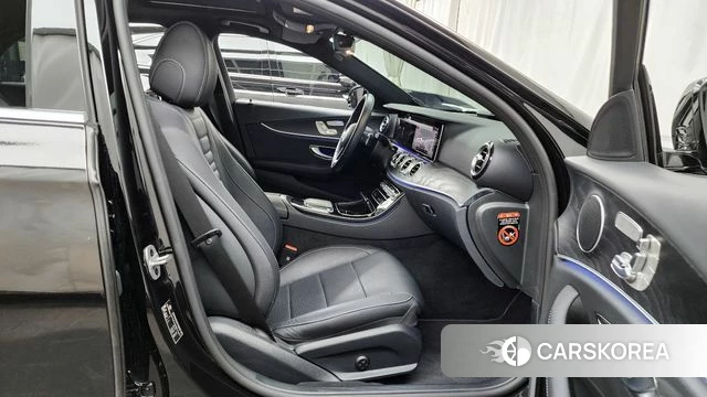 Mercedes-Benz E-Class W213 2023 Черный из Кореи, фото 2