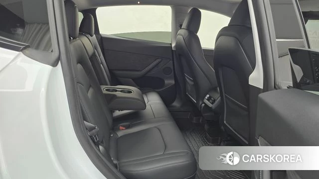 Tesla Model Y 2023 Белый из Кореи, фото 2