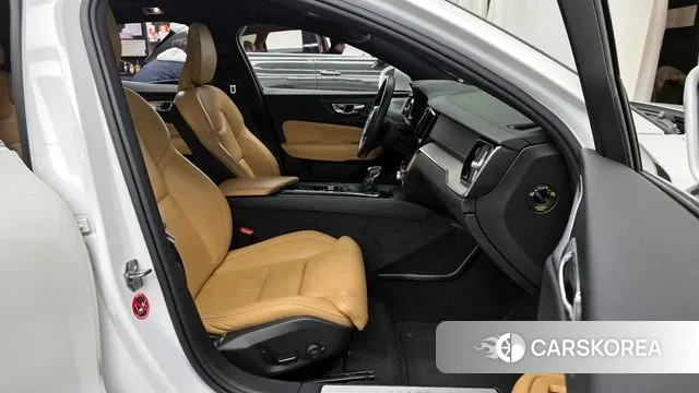 Volvo S60 3rd generation 2019 Белый из Кореи, фото 2