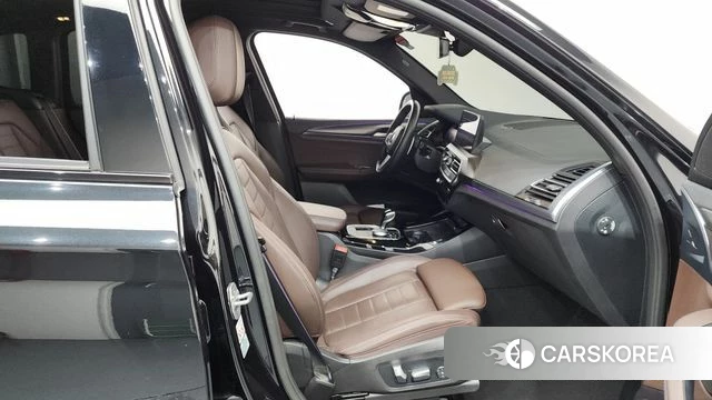 BMW X3 (G01) 2022 Черный из Кореи, фото 2