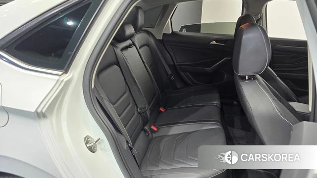 Volkswagen 7th Generation of Jetta 2023 Белый из Кореи, фото 2