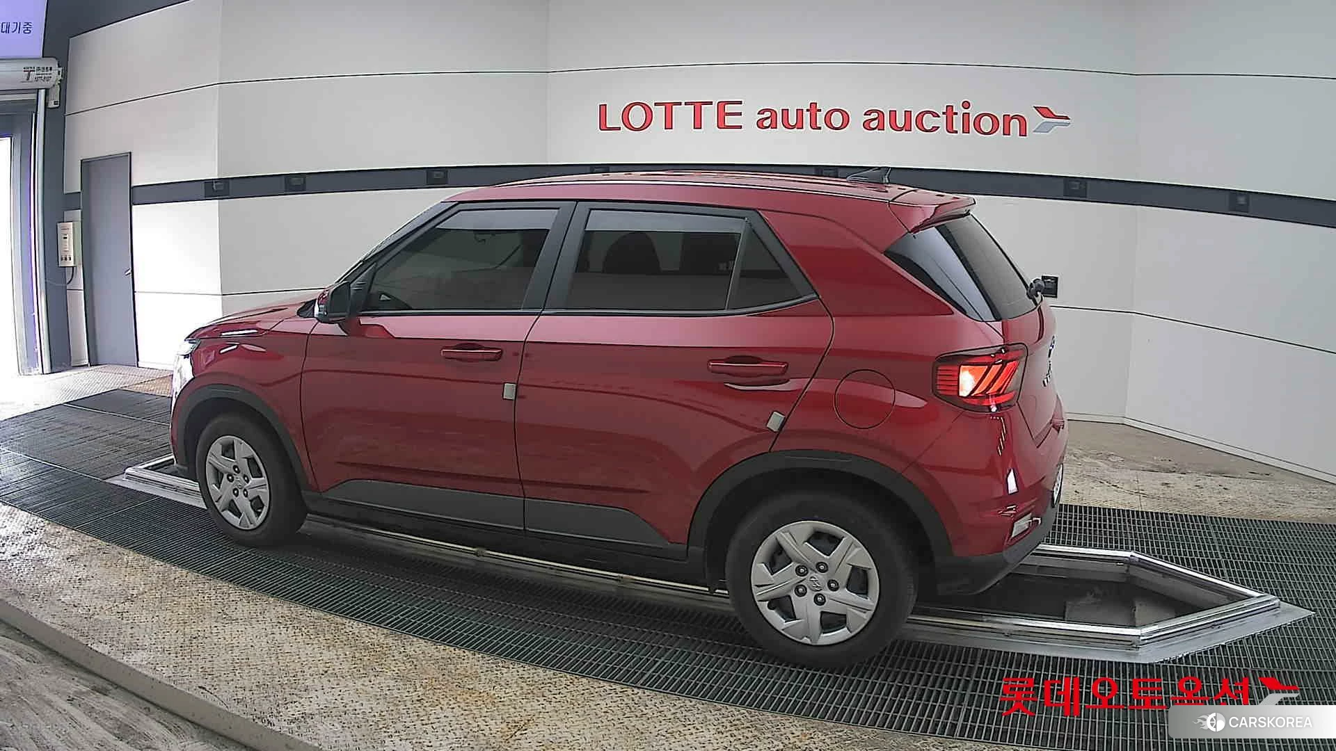 Hyundai Venue 2021 Fire Red из Кореи, фото 2