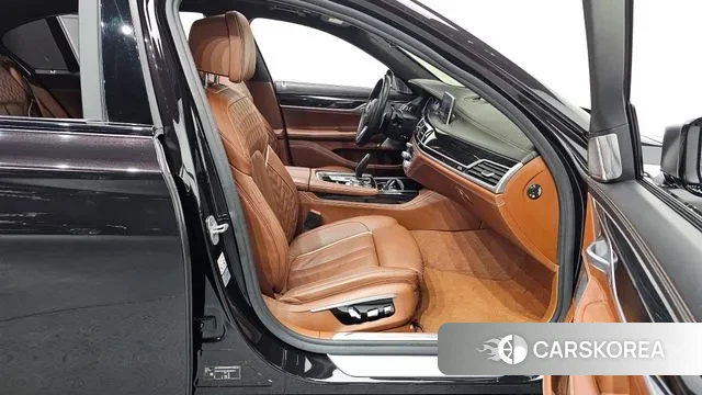 BMW 7 Series (G11) 2019 Черный из Кореи, фото 2