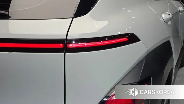 Hyundai Kona (SX2) 2023 Серебристо-серый из Кореи, фото 2