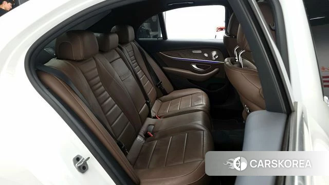 Mercedes-Benz E-Class W213 2022 Белый из Кореи, фото 2