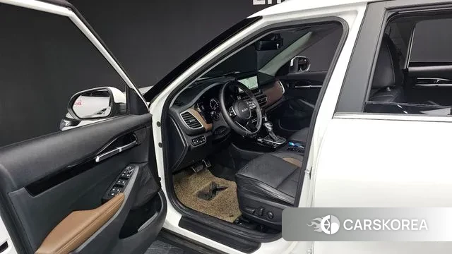 Kia Seltos 2022 Белый из Кореи, фото 2