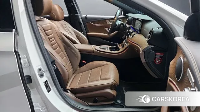 Mercedes-Benz E-Class W213 2022 Белый из Кореи, фото 2